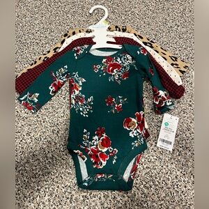 Baby 4 pack of Onesies size 3M